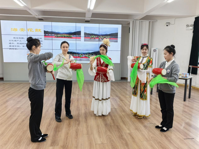 以舞为桥连苏伊 金陵舞韵邂逅西域风情 两地学子共绘民族团结新画卷