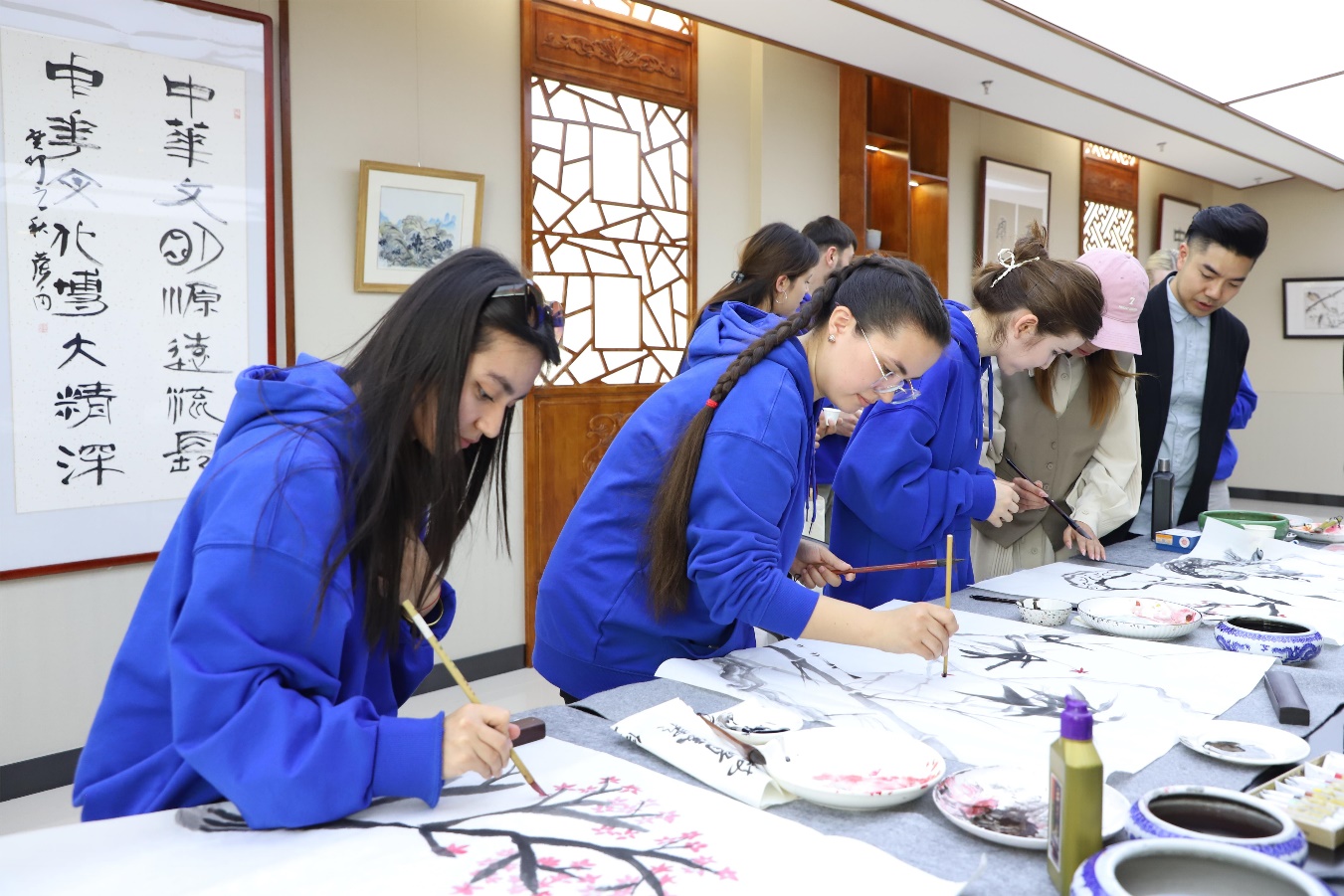 多彩“春令营”，共绘“同心圆”——记上合国家青年学生春令营团组来校交流之花絮